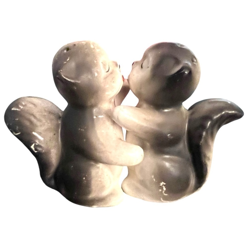 Vintage Ceramic Kissing Skunk Salt & Pepper Shakers Gray & White Kitschy Retro